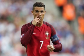 FIFA版权费用-双星闪耀，哈登新星突破纪录表现惊艳，尤文图斯未来可期！
