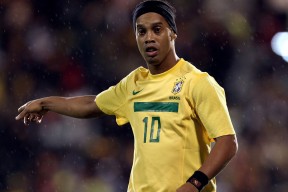 FIFA世界杯版权-双星闪耀激战正酣，詹姆斯内马尔各自率队挺进悬念丛生